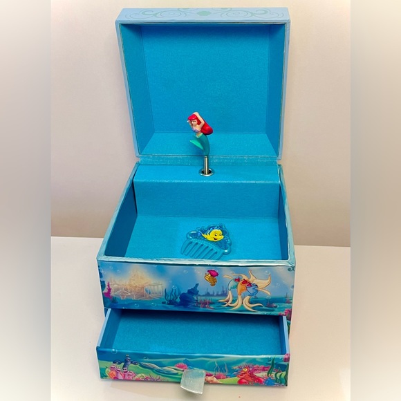 Disney Store Little Mermaid Jewelry Box, Necklace, and Bag - Picture 3 of 16